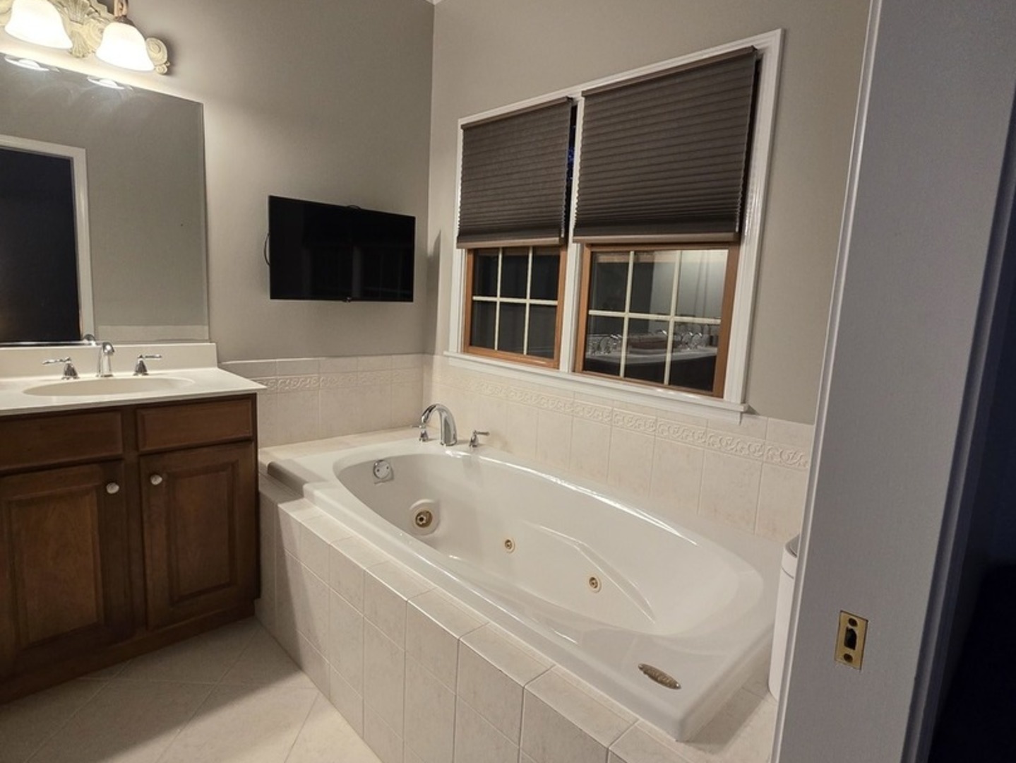 3401 Thunderbird Lane, Crystal Lake, IL 60012