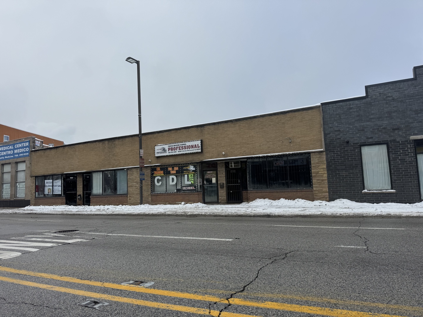 6244 S Archer Road, Summit, IL 60501