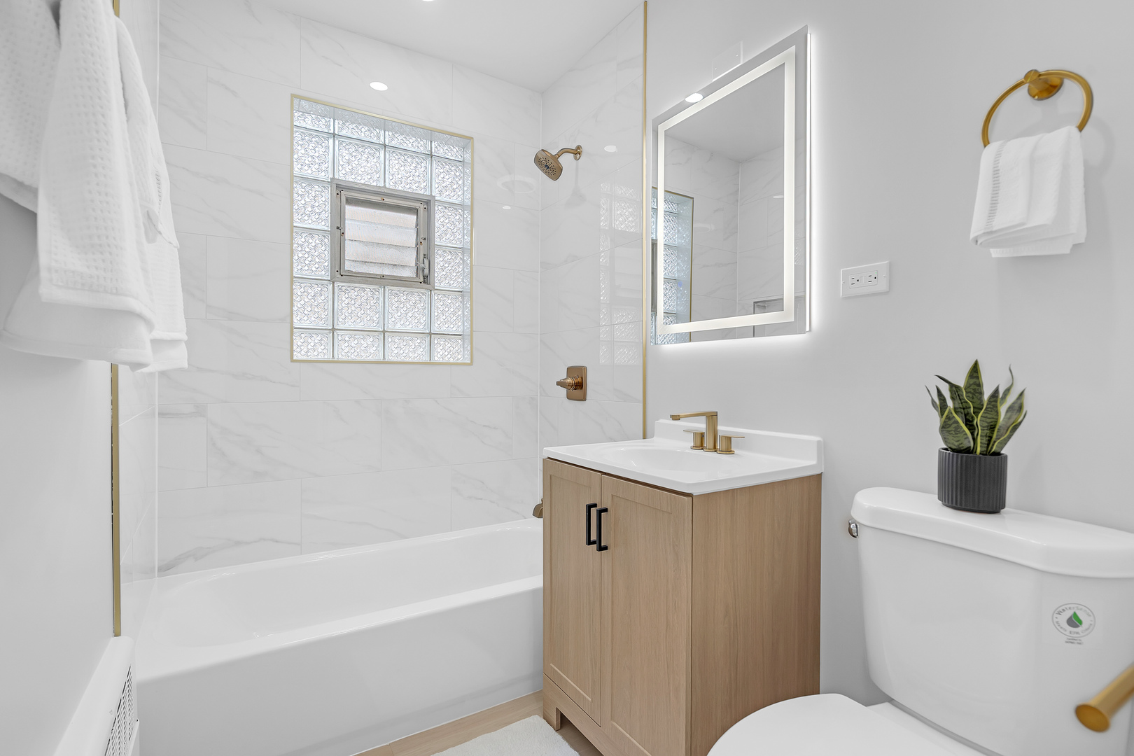 2712 W Balmoral Avenue #2E, Chicago, IL 60625