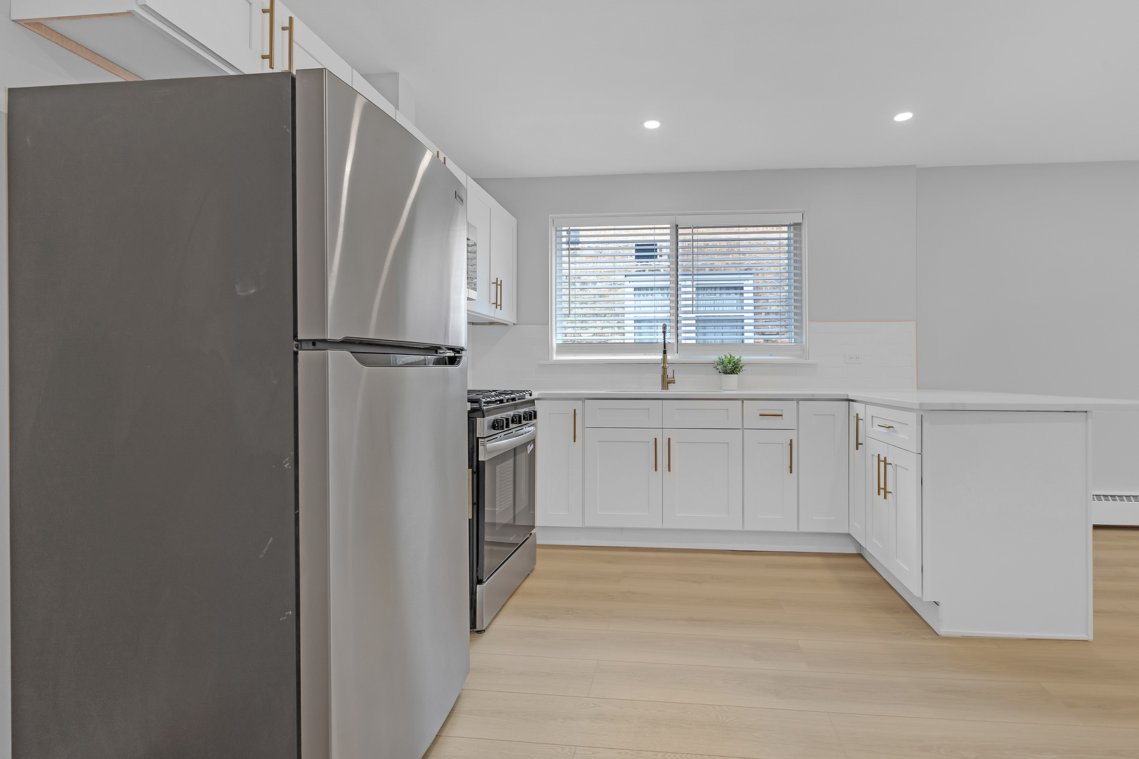 2712 W Balmoral Avenue #2E, Chicago, IL 60625