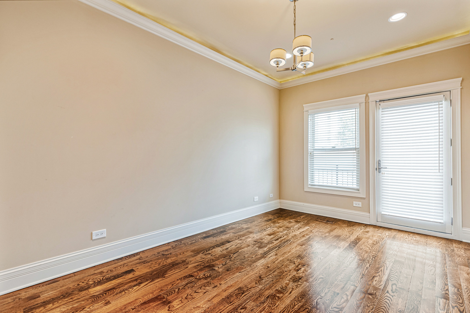 4065 S Ellis Avenue, Chicago, IL 60653