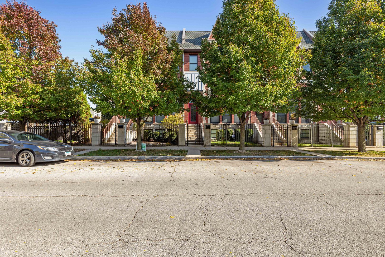 4065 S Ellis Avenue, Chicago, IL 60653