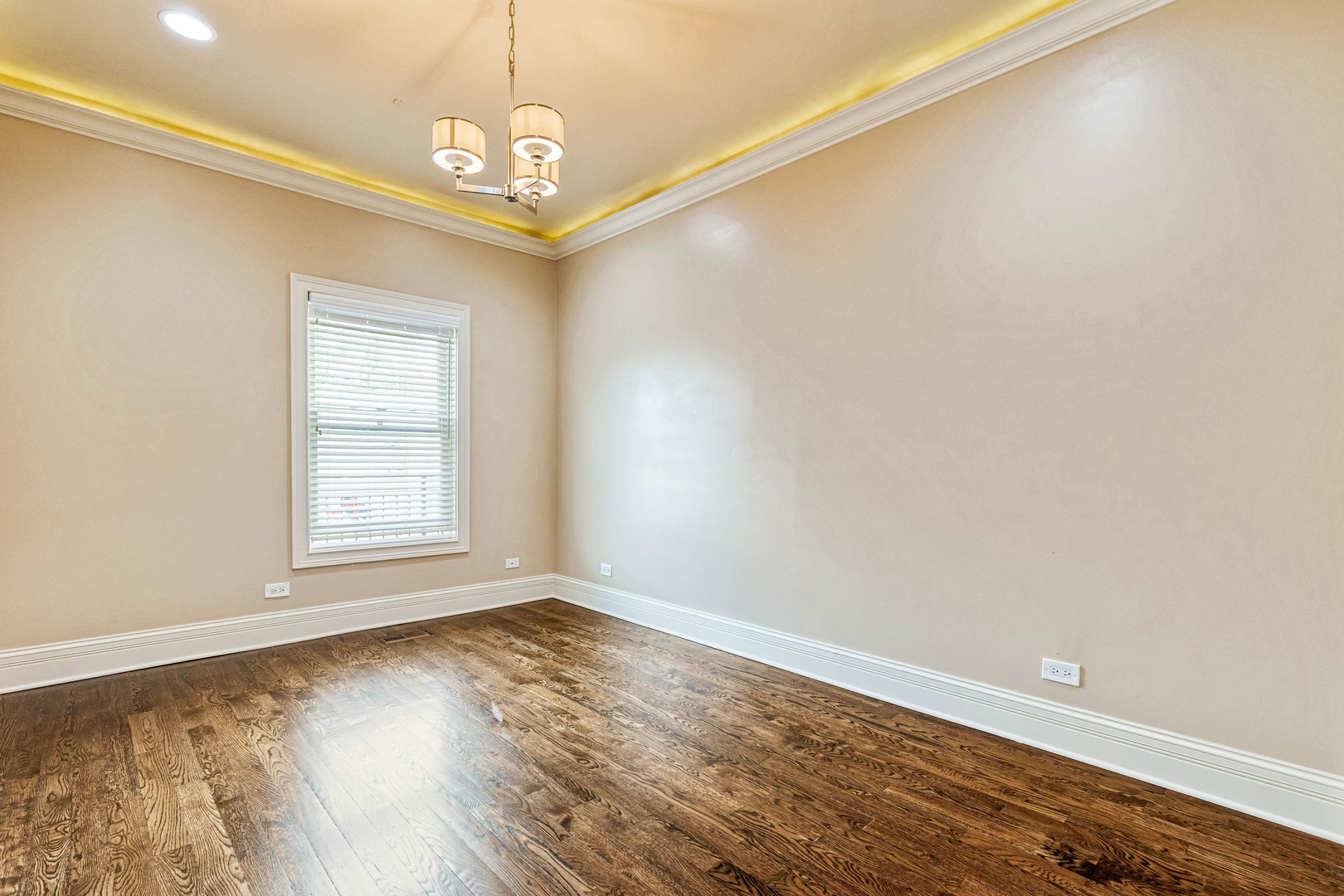 4065 S Ellis Avenue, Chicago, IL 60653