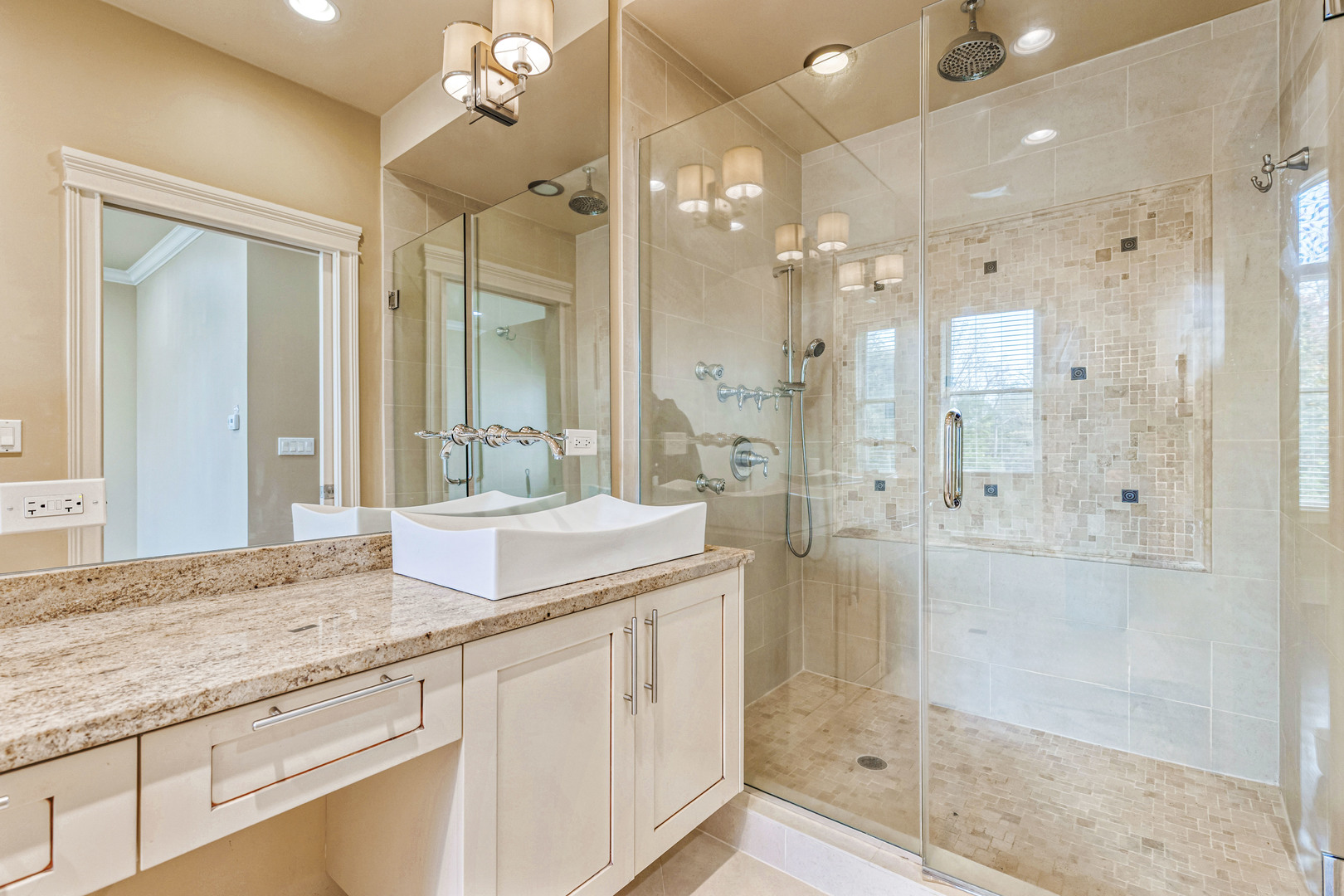 4065 S Ellis Avenue, Chicago, IL 60653