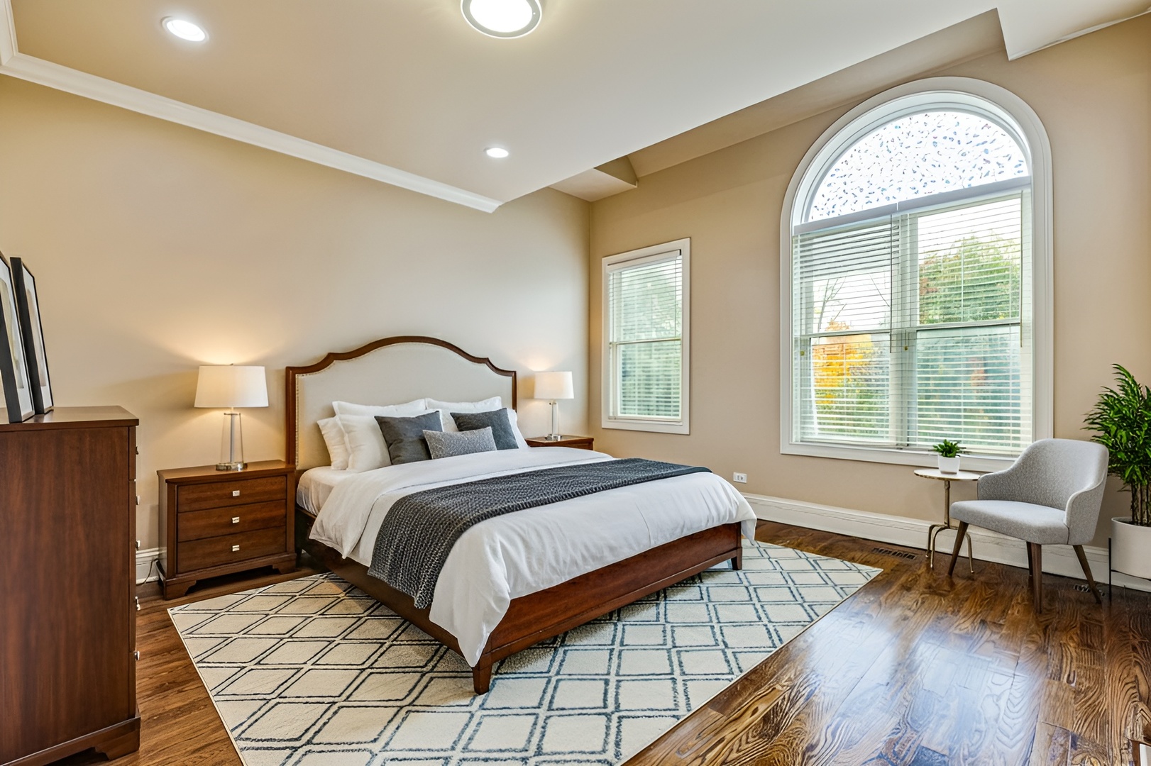 4065 S Ellis Avenue, Chicago, IL 60653