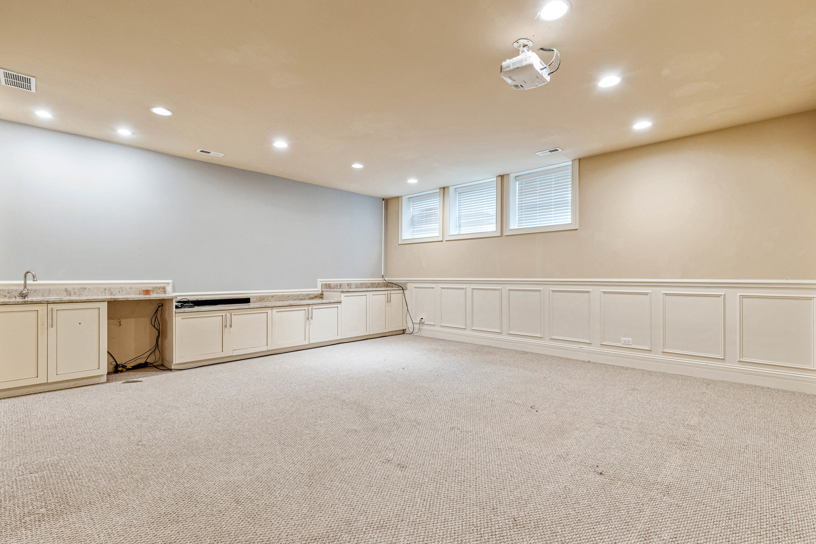 4065 S Ellis Avenue, Chicago, IL 60653