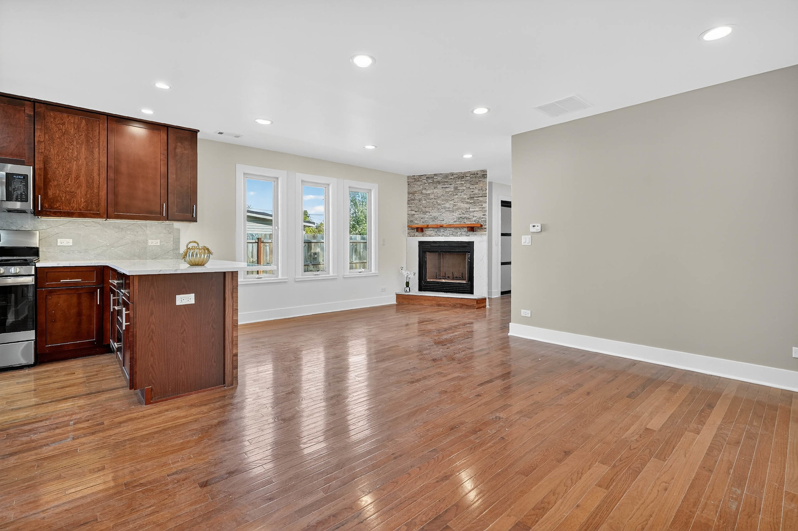 42362 N Poplar Street, Antioch, IL 60002