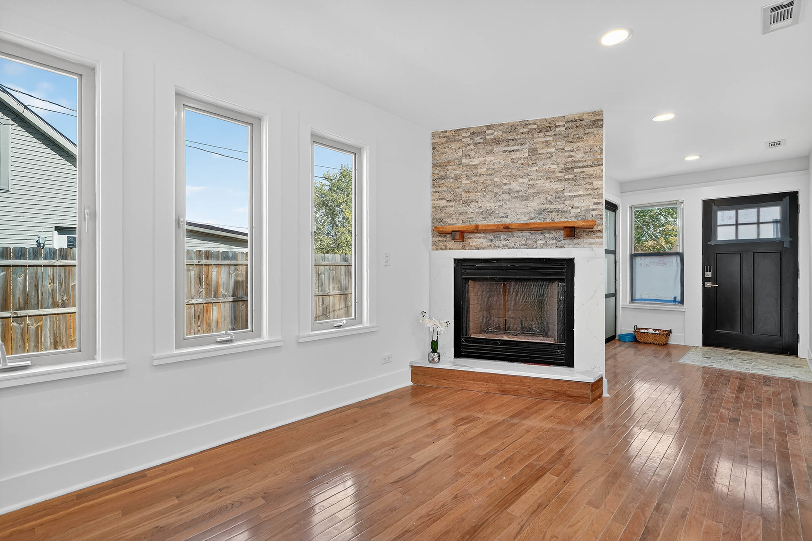 42362 N Poplar Street, Antioch, IL 60002