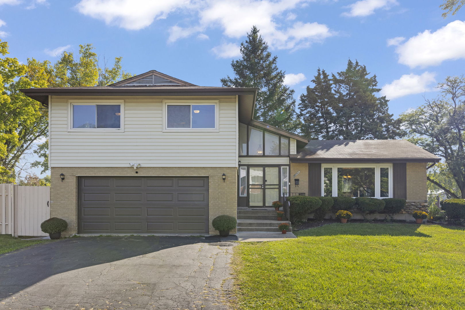 18749 Loomis Avenue, Homewood, IL 60430