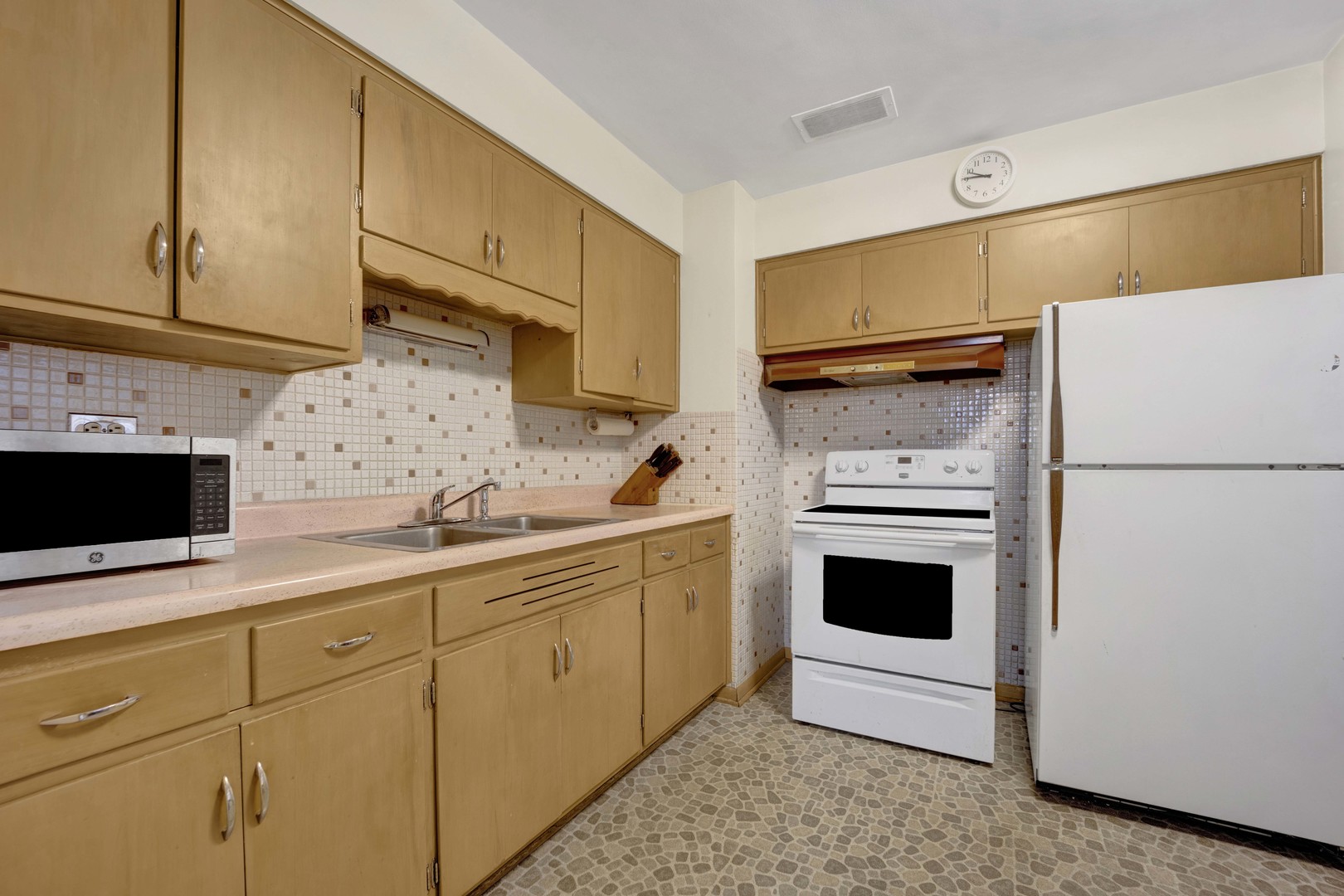 2223 S 7th Avenue, North Riverside, IL 60546