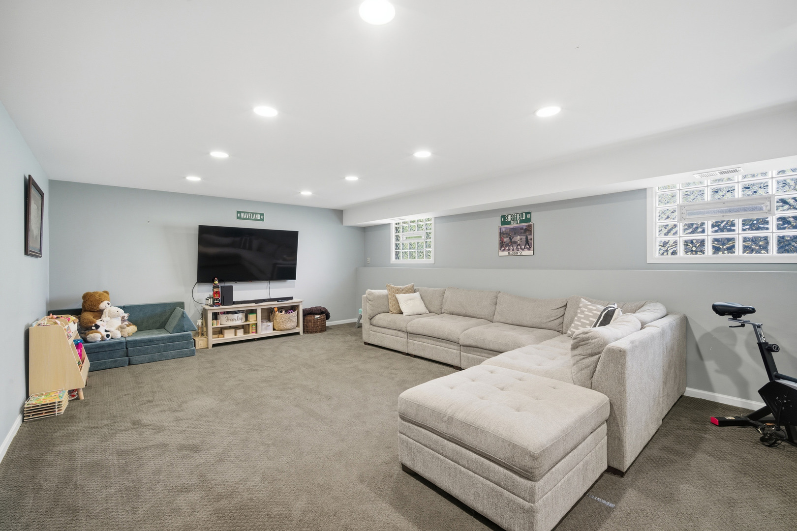 484 Chatham Circle, Buffalo Grove, IL 60089