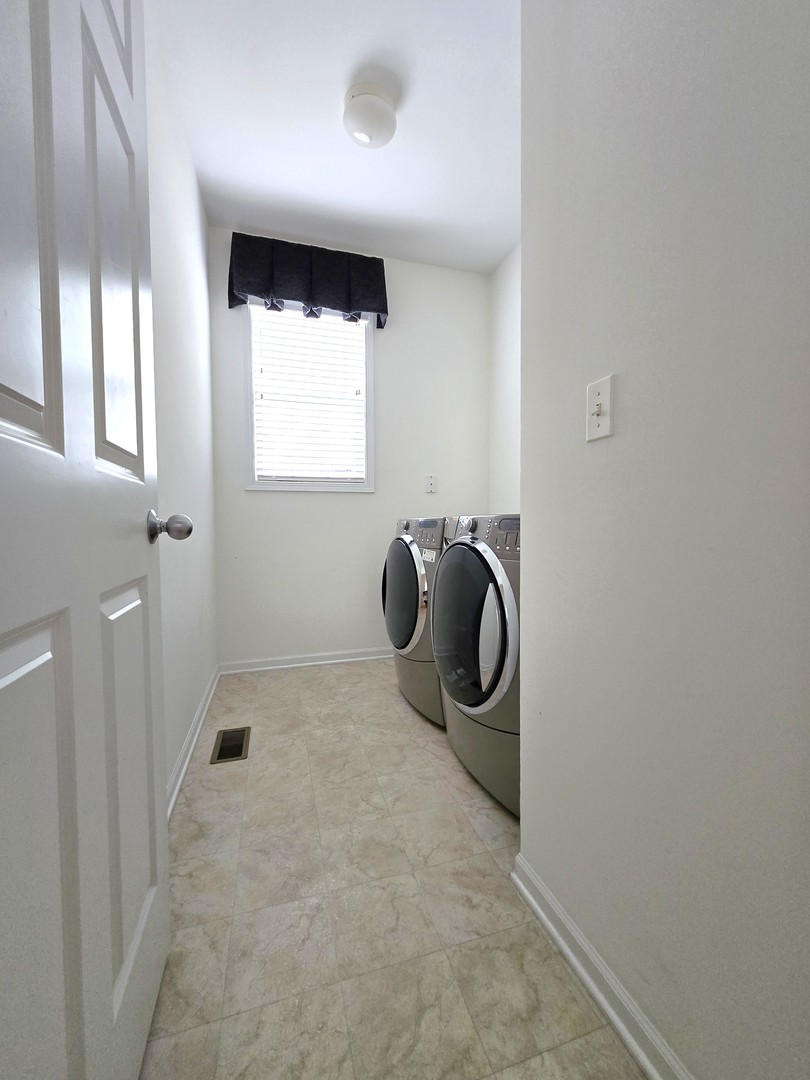 1204 FREDERICK Court, Elgin, IL 60120