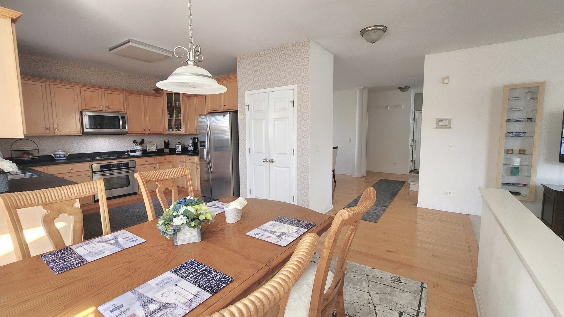 1204 FREDERICK Court, Elgin, IL 60120