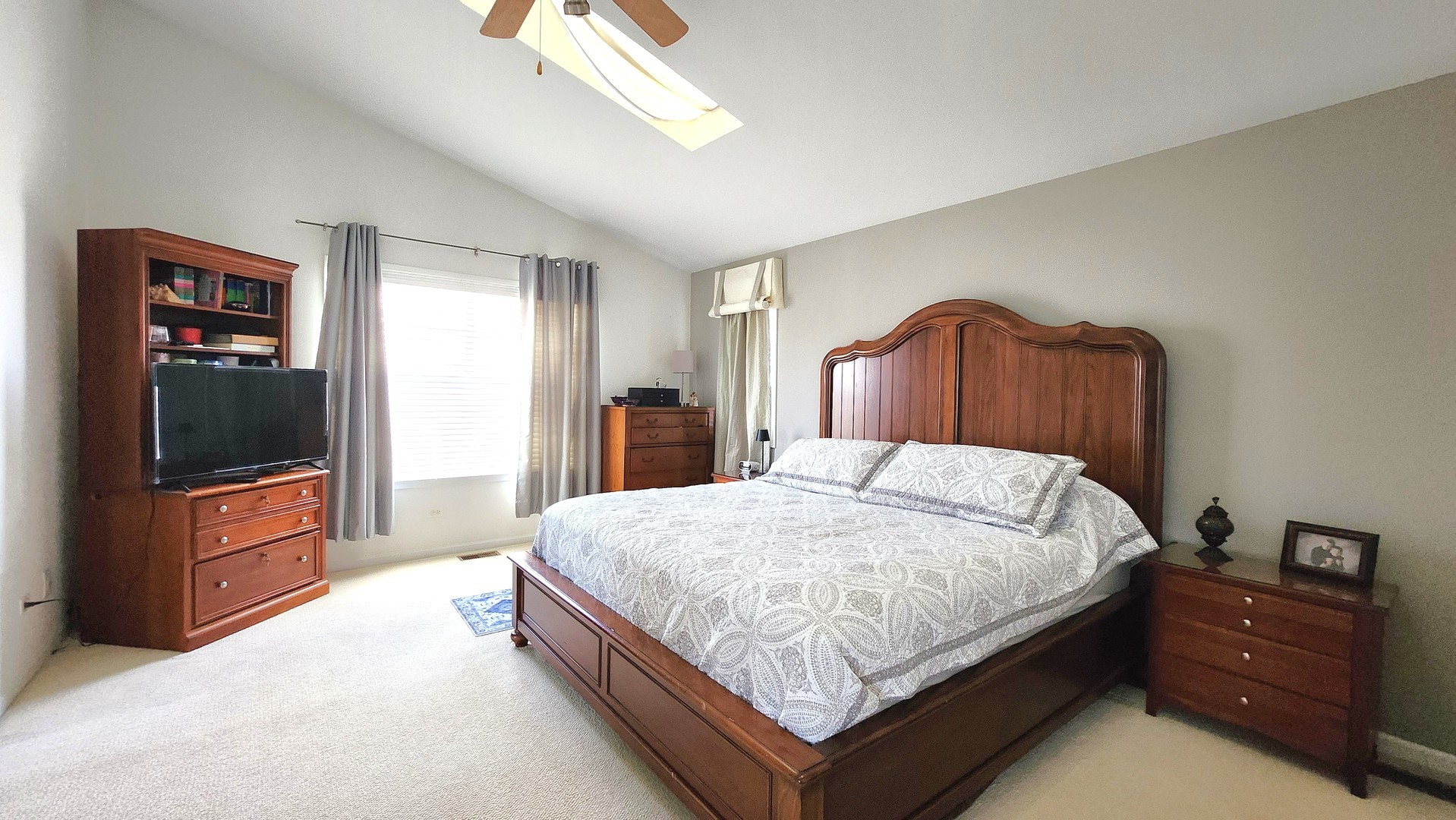 1204 FREDERICK Court, Elgin, IL 60120