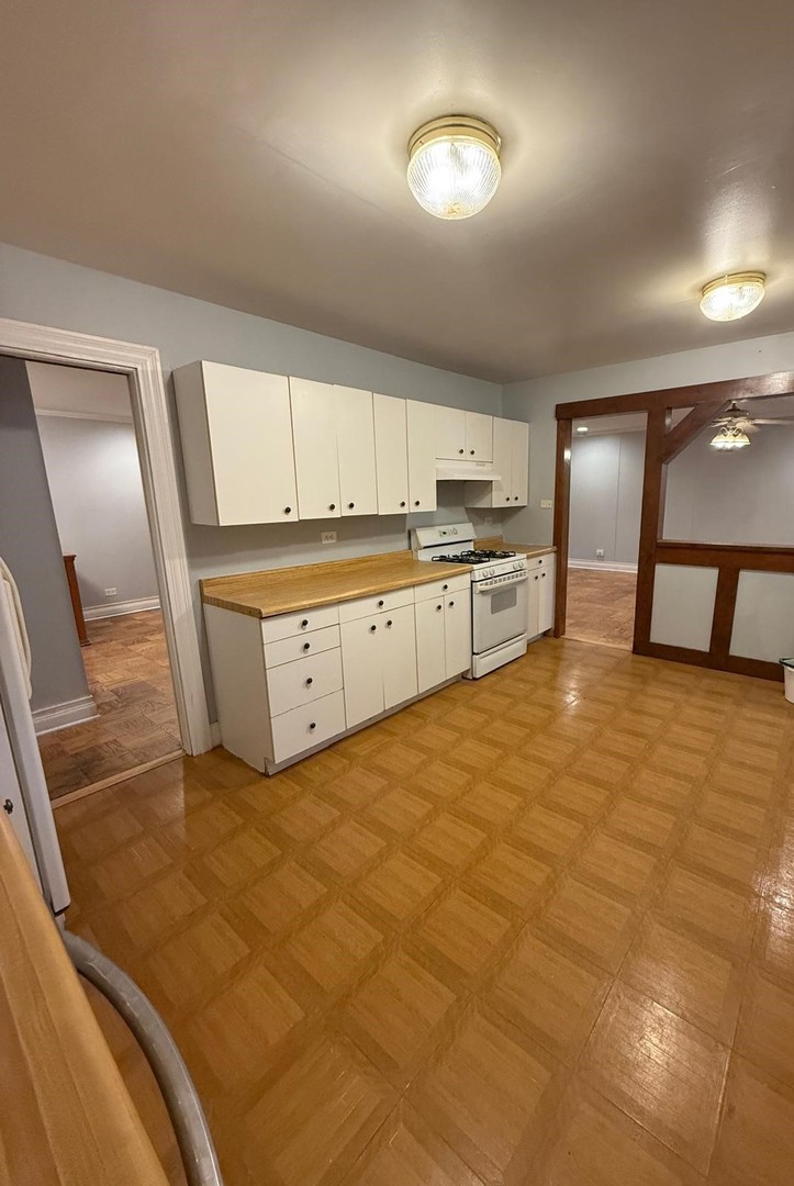 1440 Gentry Road, Hoffman Estates, IL 60169