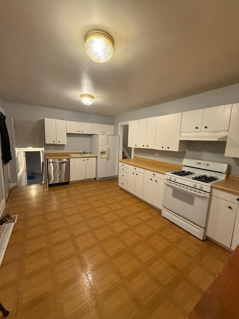 1440 Gentry Road, Hoffman Estates, IL 60169