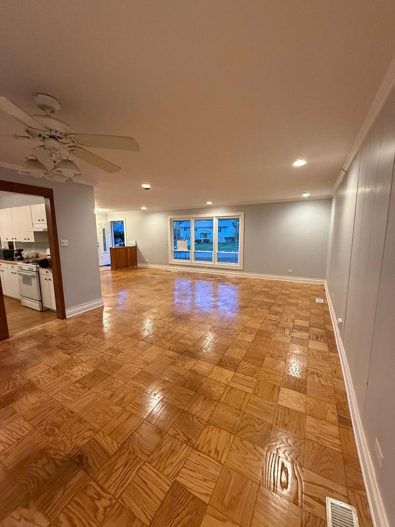 1440 Gentry Road, Hoffman Estates, IL 60169