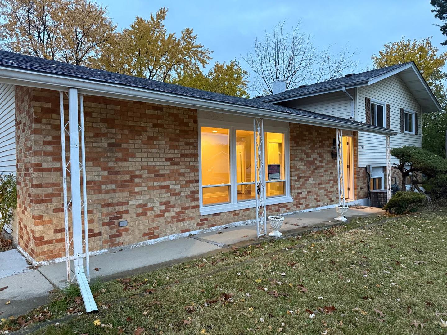 1440 Gentry Road, Hoffman Estates, IL 60169