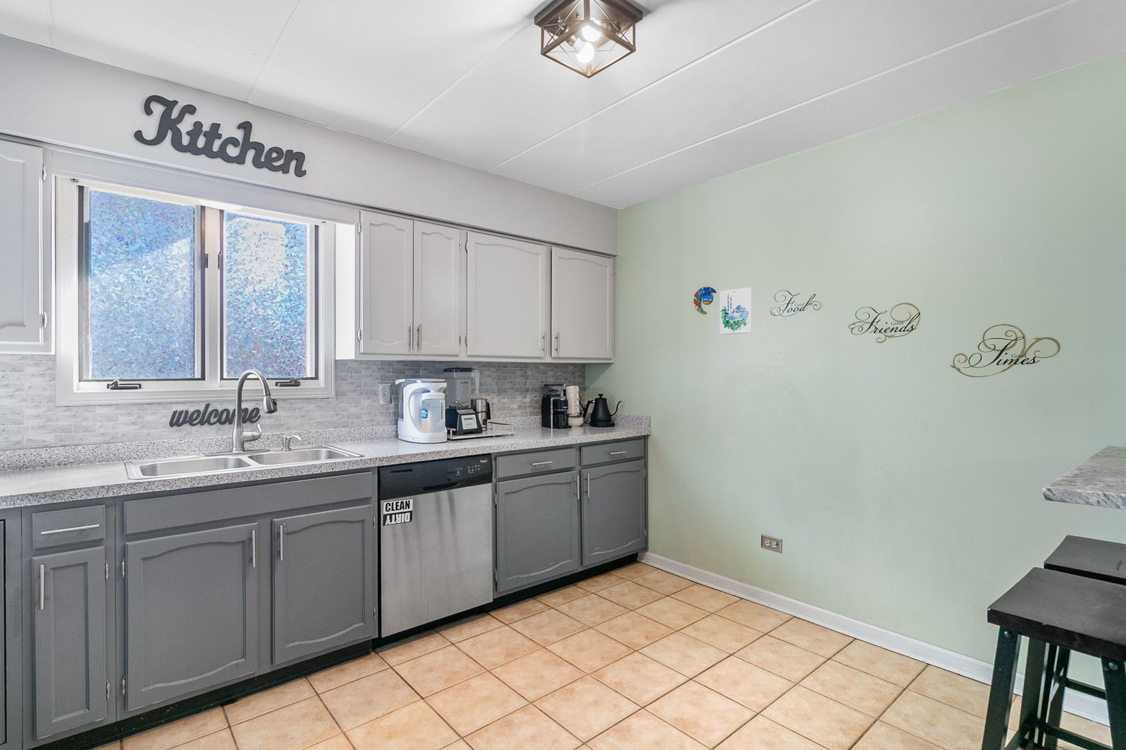 11045 S Theresa Circle #2B, Palos Hills, IL 60465