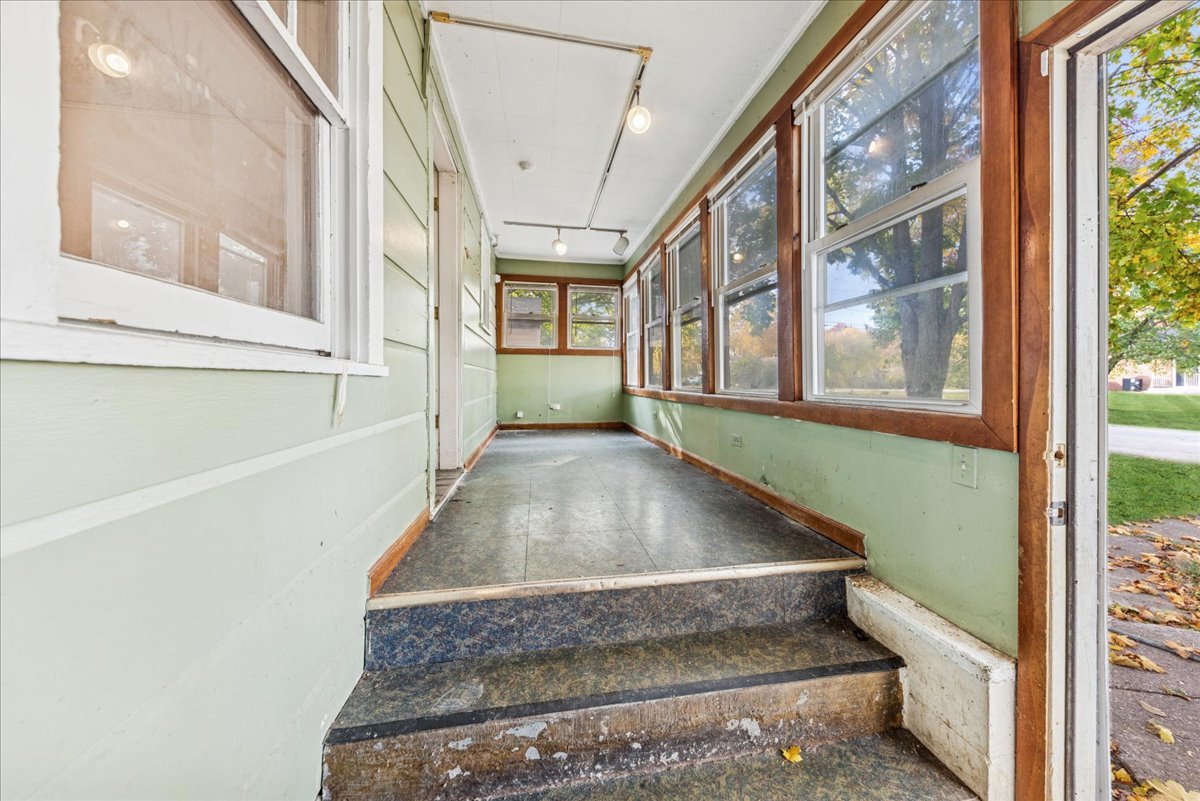 3305 Holdridge Avenue, Zion, IL 60099