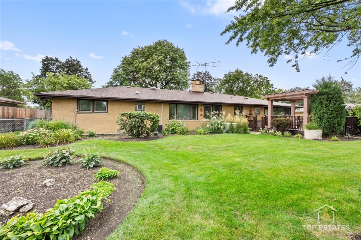 10 N Wildwood Drive, Prospect Heights, IL 60070