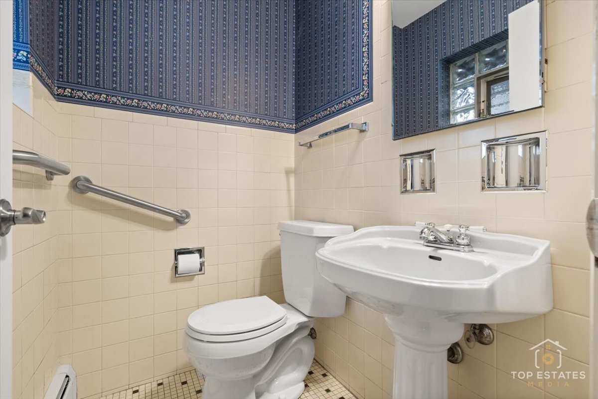 10 N Wildwood Drive, Prospect Heights, IL 60070