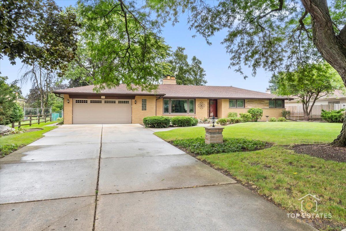 10 N Wildwood Drive, Prospect Heights, IL 60070