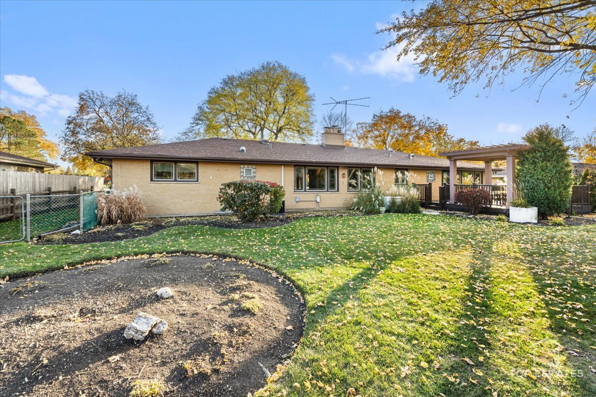 10 N Wildwood Drive, Prospect Heights, IL 60070