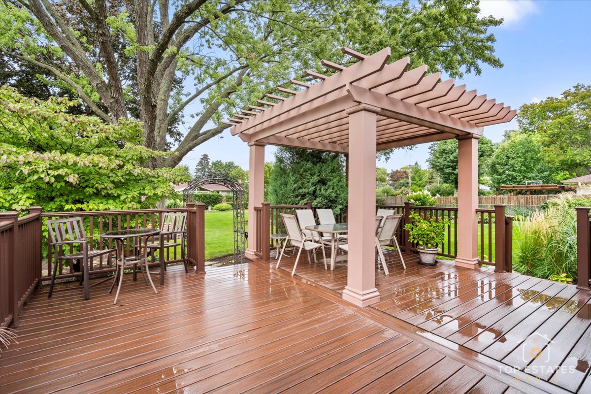 10 N Wildwood Drive, Prospect Heights, IL 60070