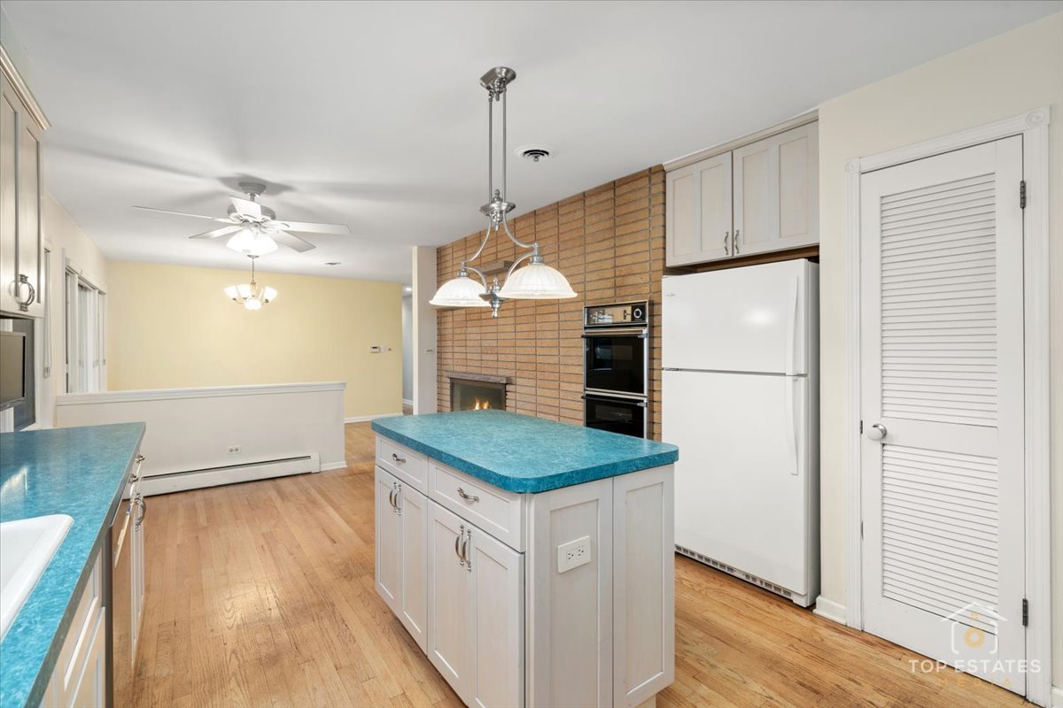 10 N Wildwood Drive, Prospect Heights, IL 60070