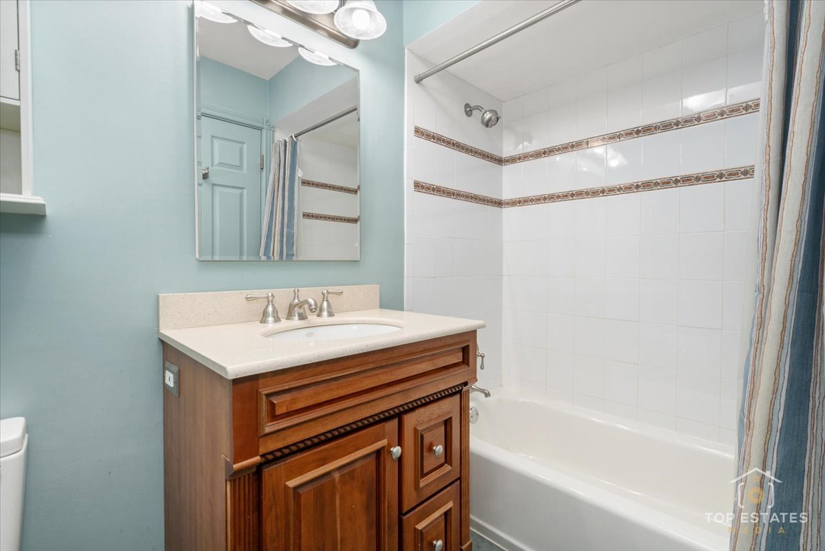 10 N Wildwood Drive, Prospect Heights, IL 60070