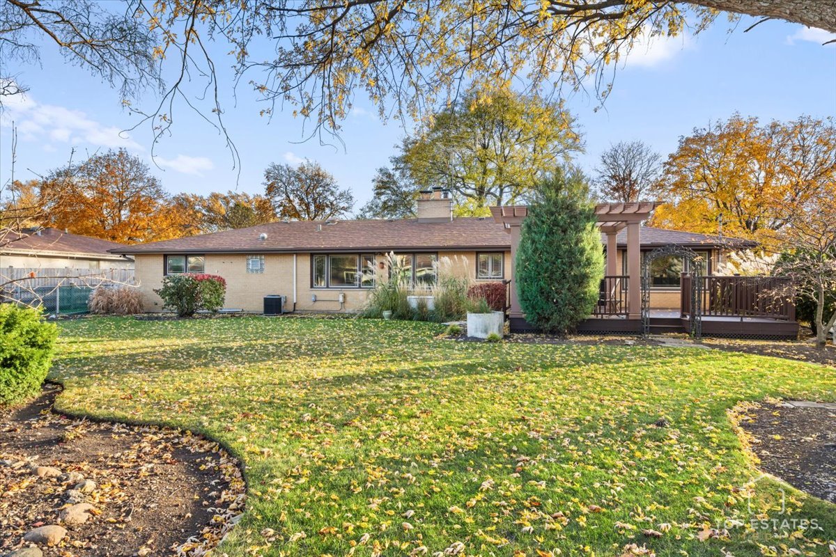 10 N Wildwood Drive, Prospect Heights, IL 60070