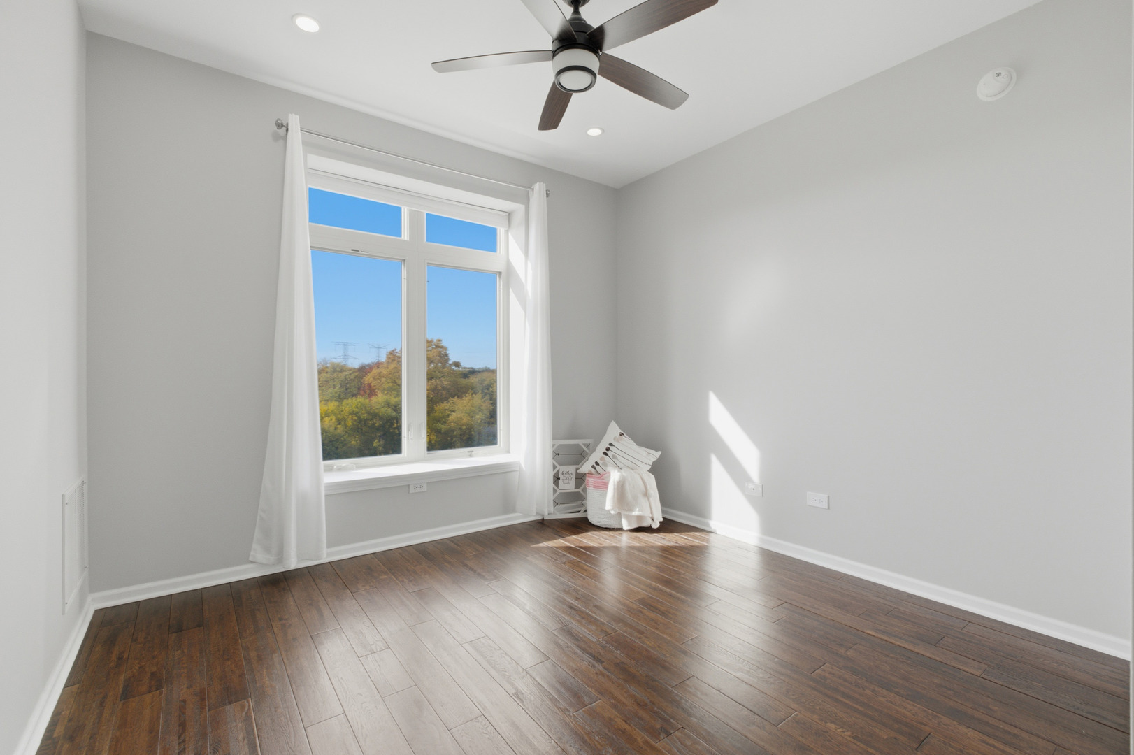 615 Perrie Drive #605, Elk Grove Village, IL 60007