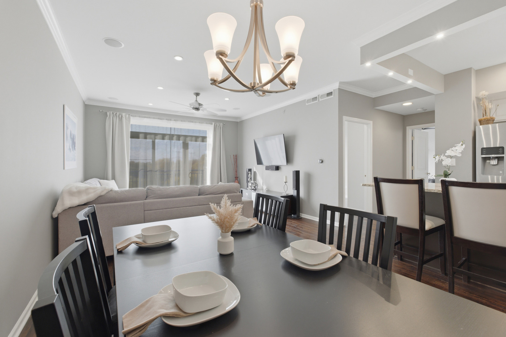 615 Perrie Drive #605, Elk Grove Village, IL 60007