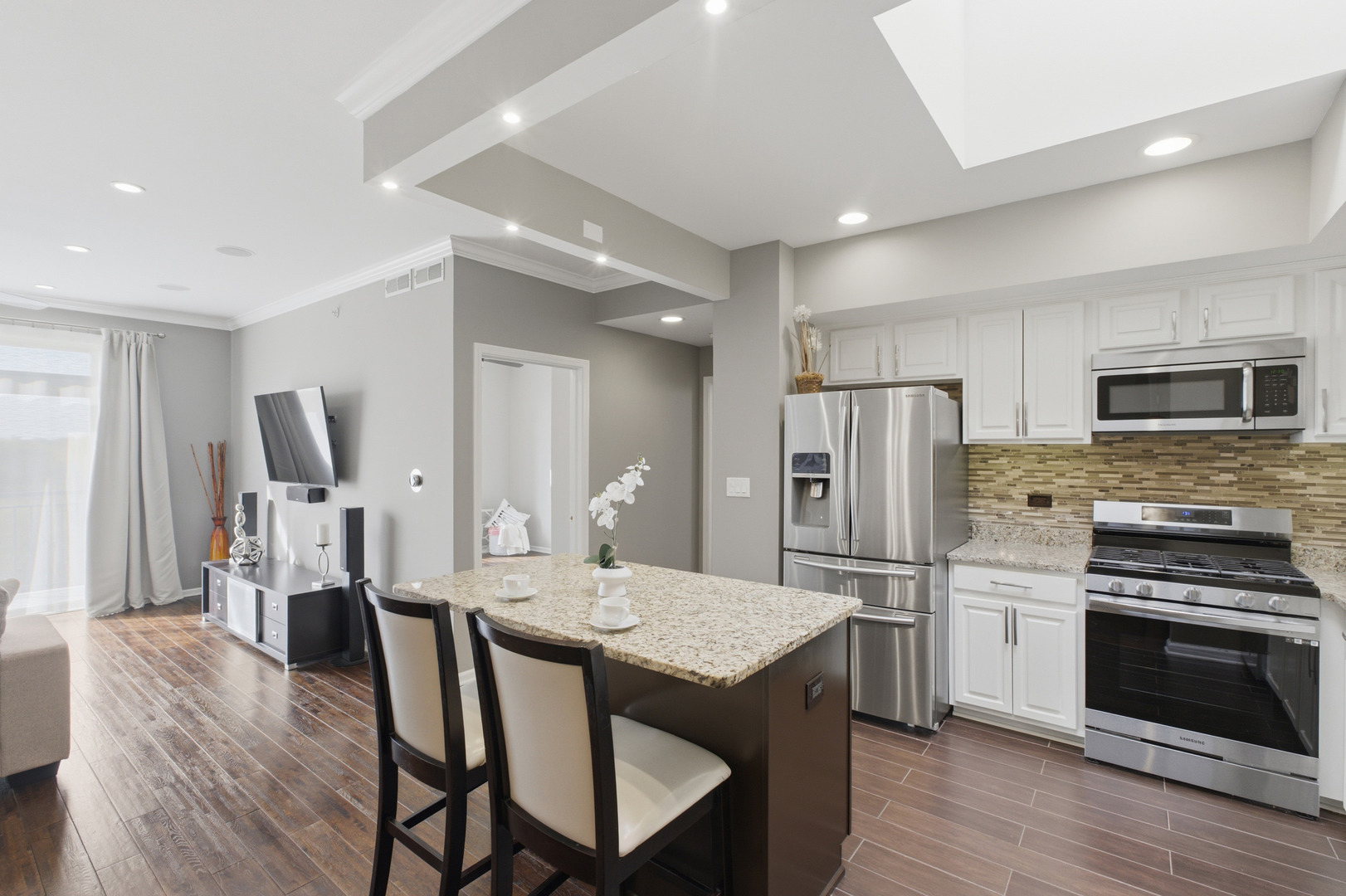 615 Perrie Drive #605, Elk Grove Village, IL 60007