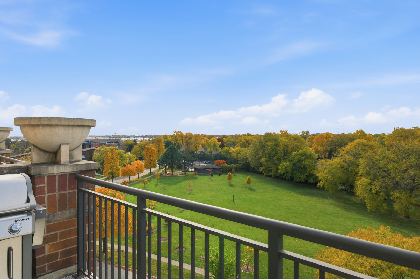 615 Perrie Drive #605, Elk Grove Village, IL 60007