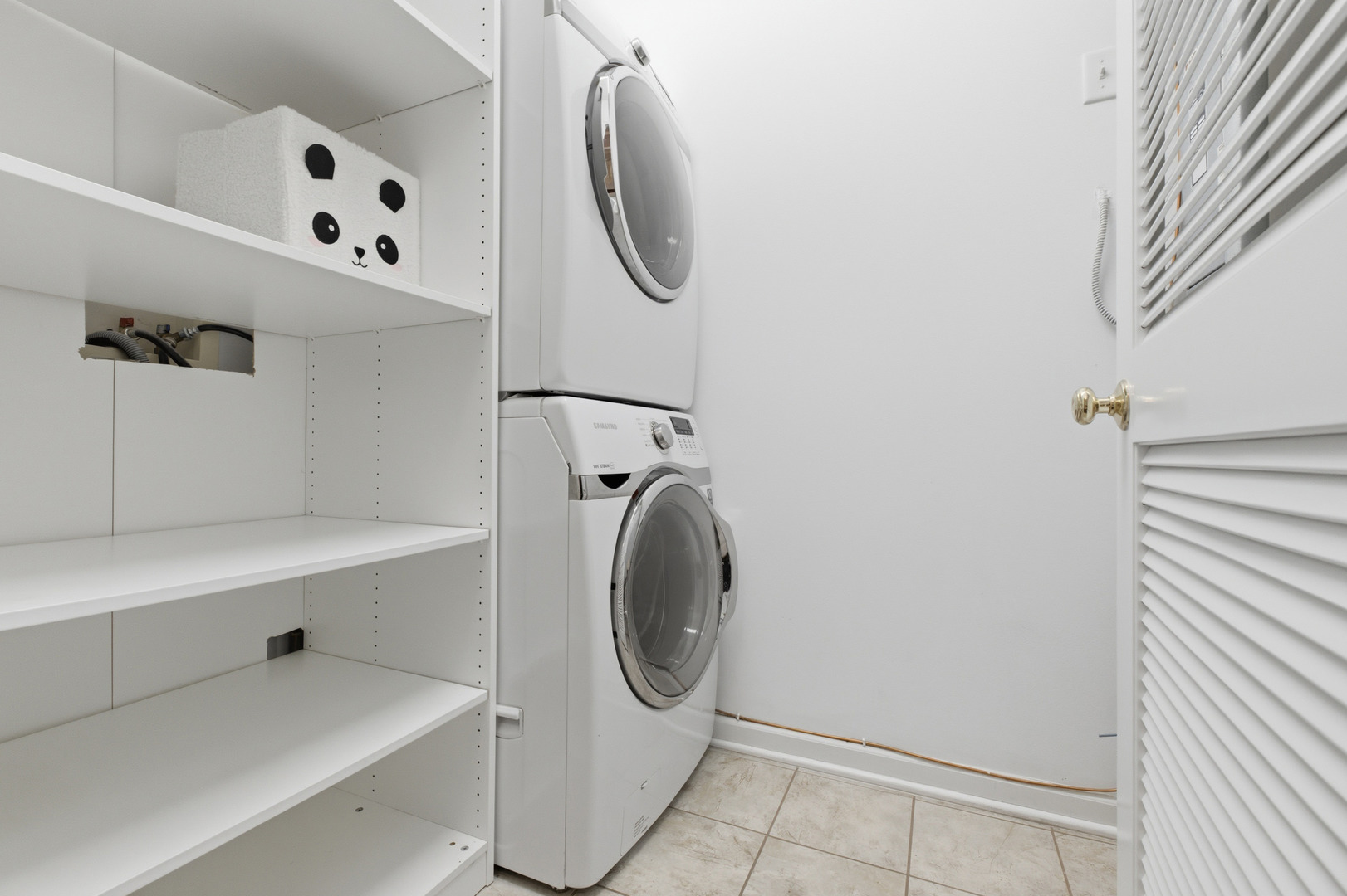 615 Perrie Drive #605, Elk Grove Village, IL 60007