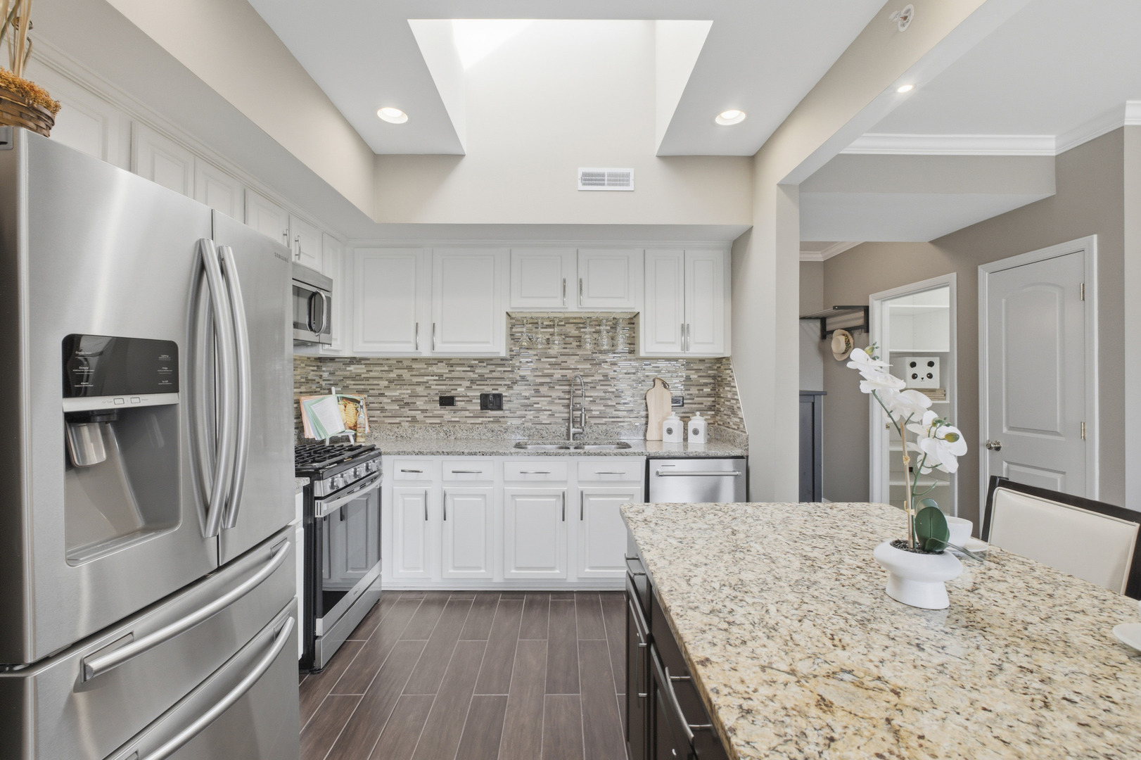 615 Perrie Drive #605, Elk Grove Village, IL 60007