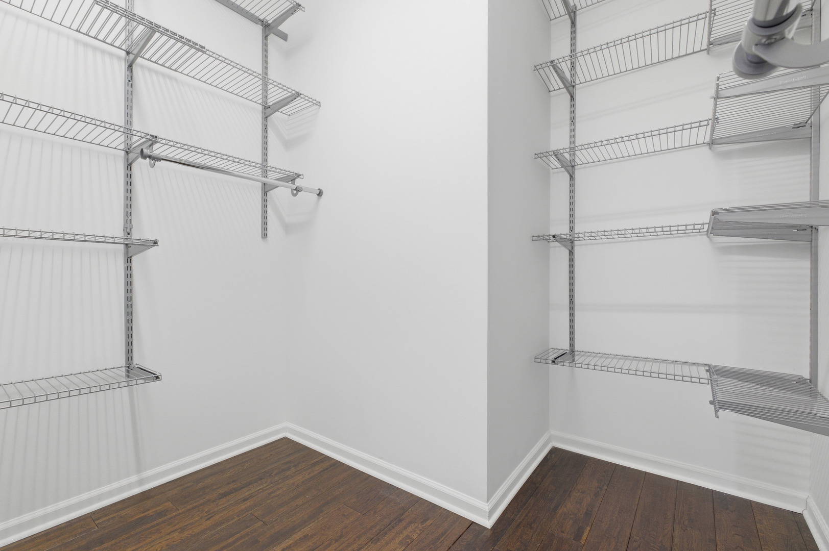 615 Perrie Drive #605, Elk Grove Village, IL 60007