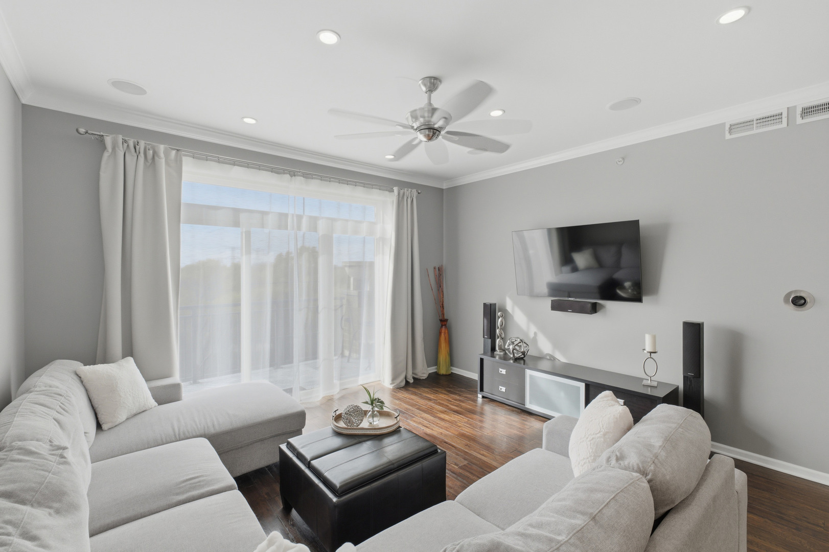 615 Perrie Drive #605, Elk Grove Village, IL 60007