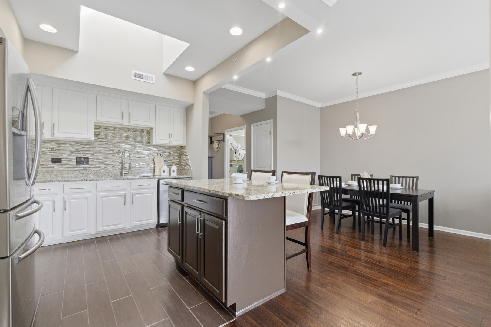 615 Perrie Drive #605, Elk Grove Village, IL 60007