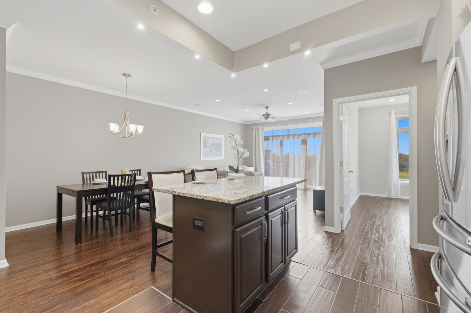 615 Perrie Drive #605, Elk Grove Village, IL 60007