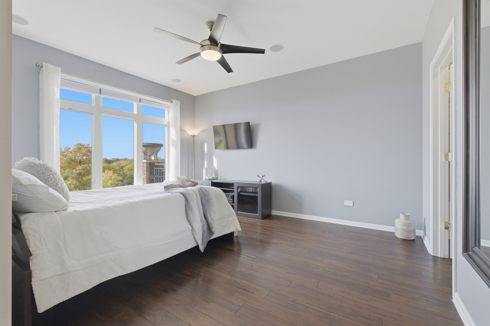 615 Perrie Drive #605, Elk Grove Village, IL 60007