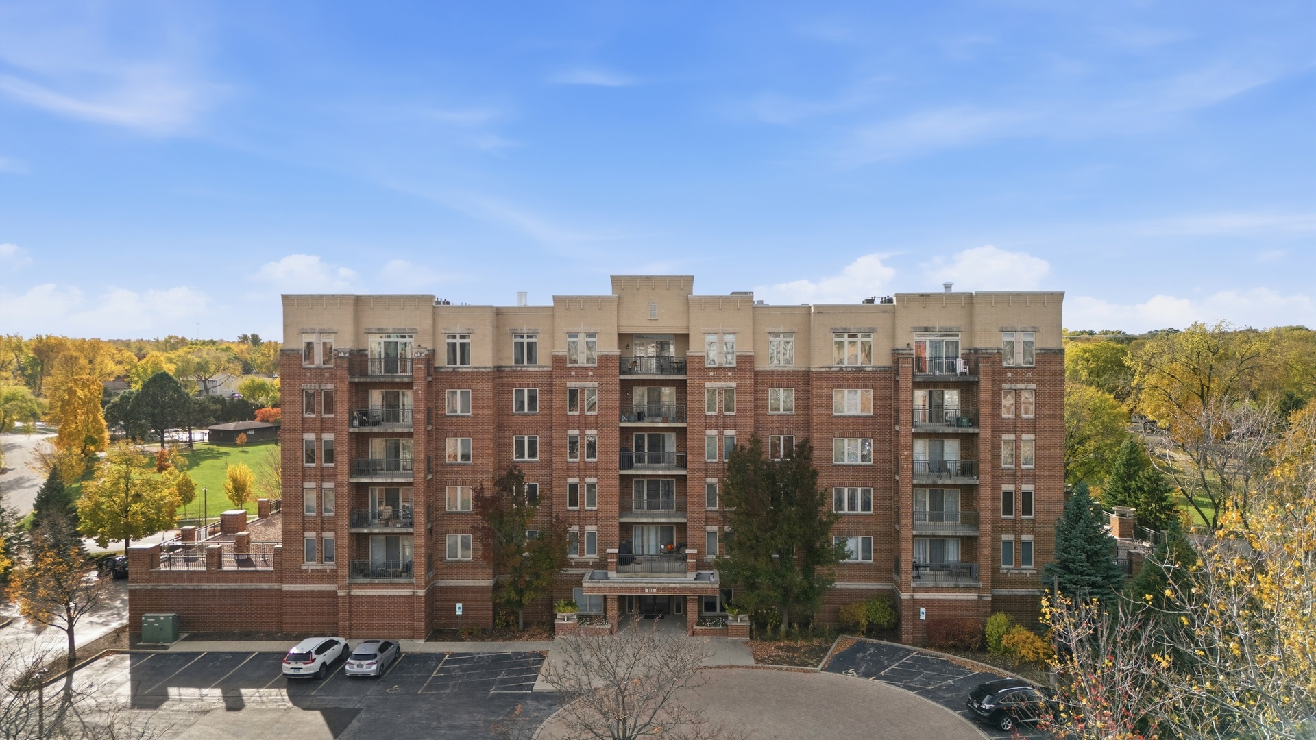 615 Perrie Drive #605, Elk Grove Village, IL 60007