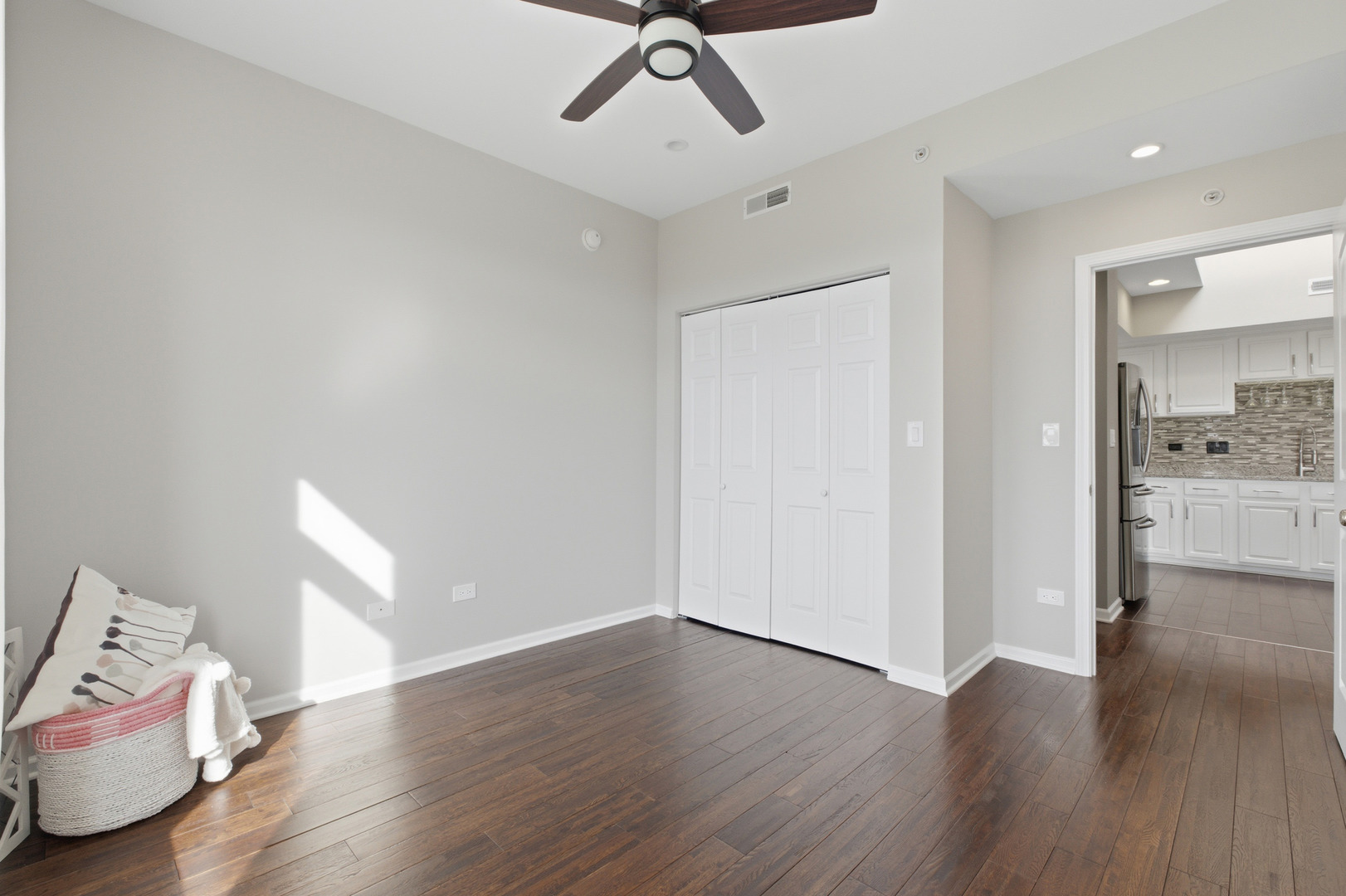 615 Perrie Drive #605, Elk Grove Village, IL 60007