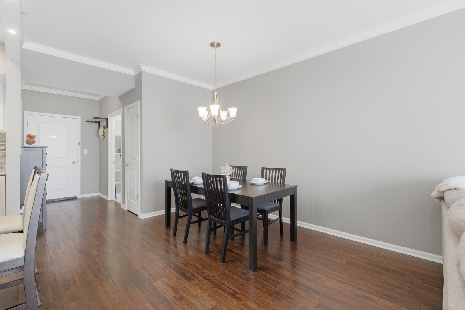 615 Perrie Drive #605, Elk Grove Village, IL 60007