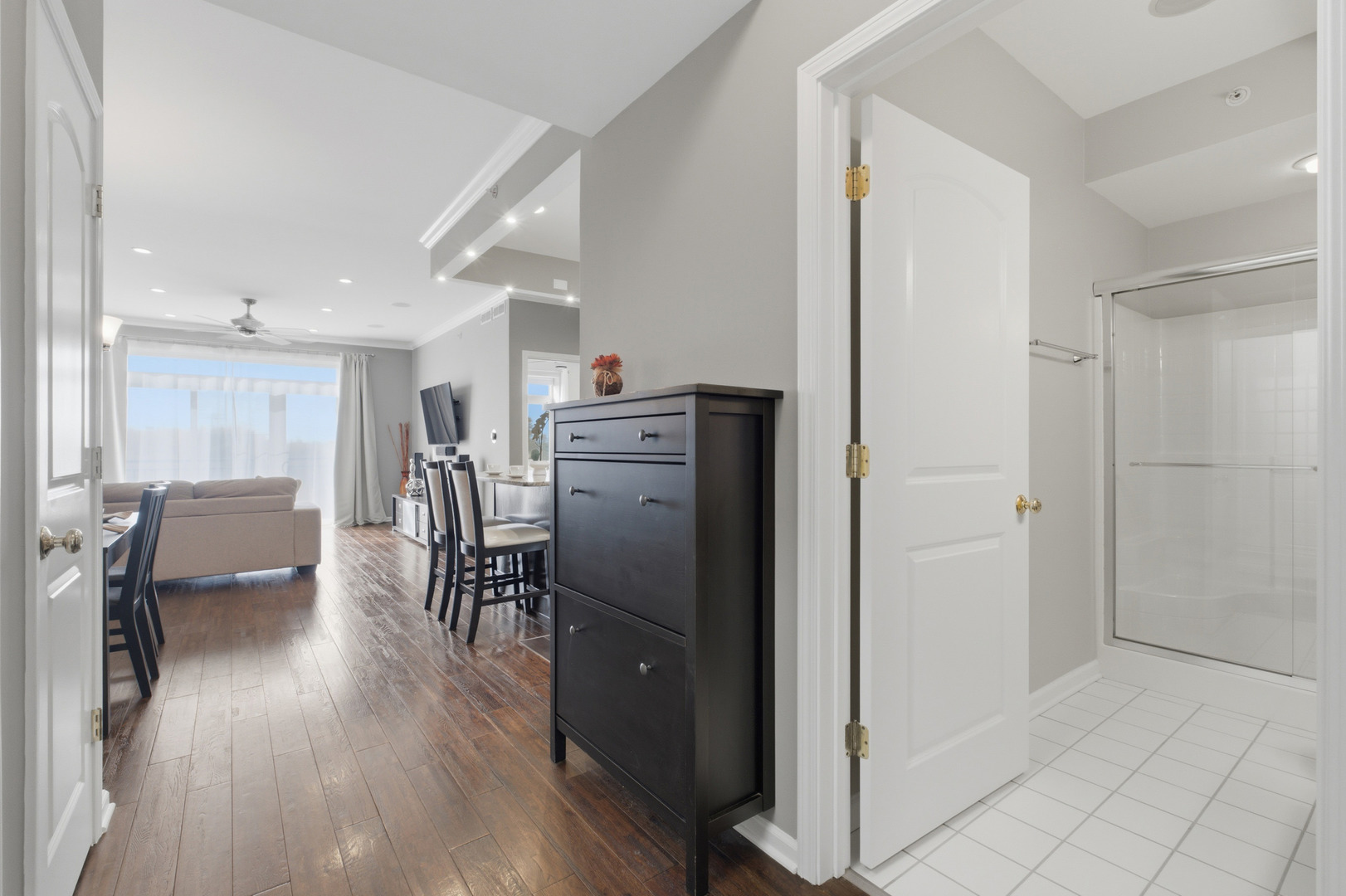 615 Perrie Drive #605, Elk Grove Village, IL 60007