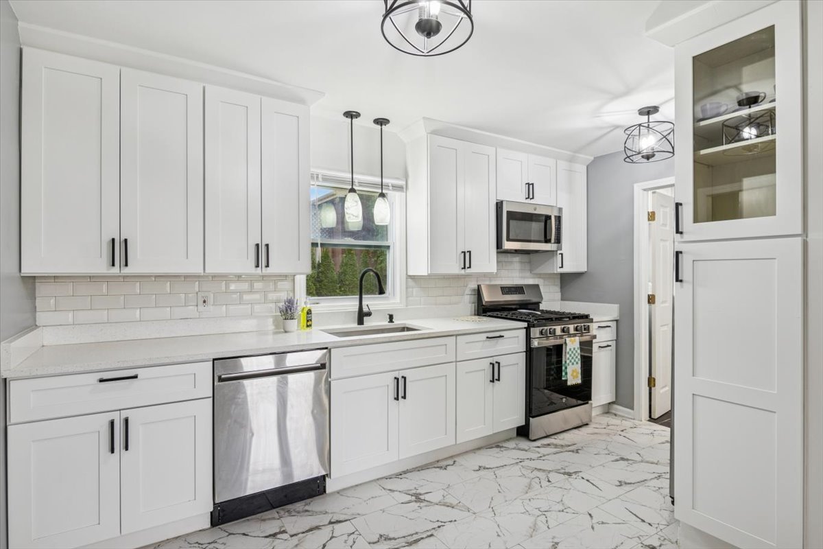 2004 Central Street, McHenry, IL 60050