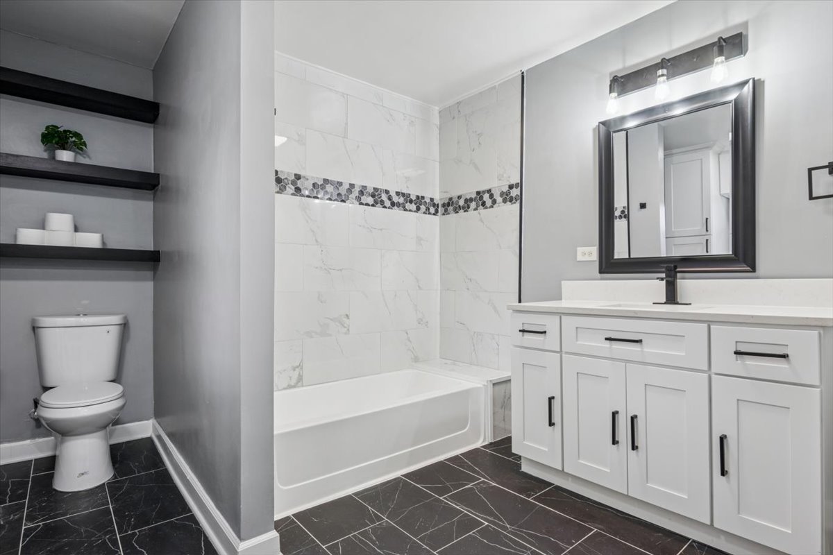 2004 Central Street, McHenry, IL 60050