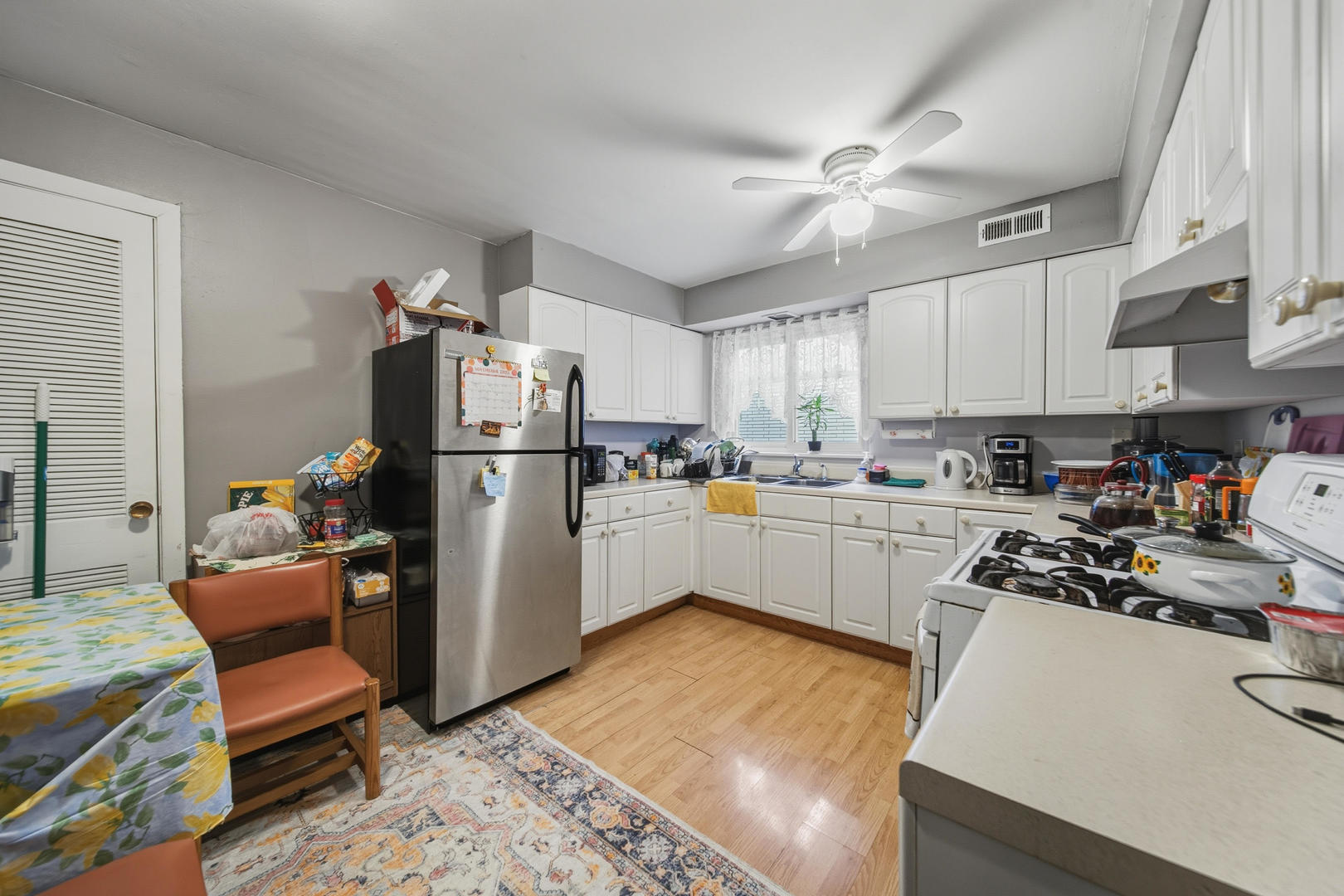 5230 W Belmont Avenue, Chicago, IL 60641